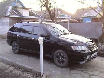 Nissan R~nessa