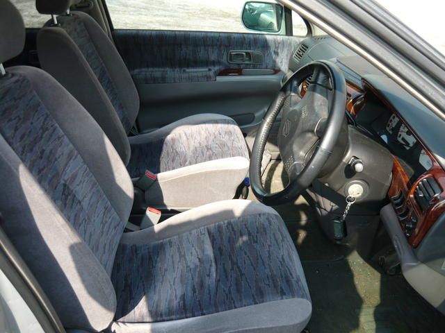 1999 Nissan R~nessa