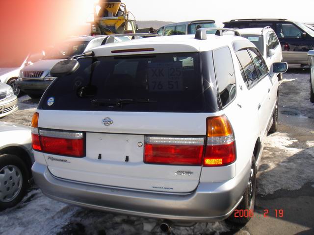 1999 Nissan R~nessa Pictures