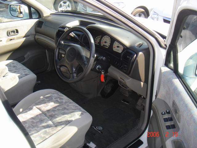 1999 Nissan R~nessa Photos