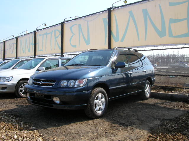 1999 Nissan R~nessa Photos