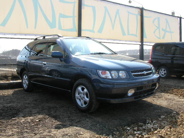 1999 Nissan R~nessa Pictures