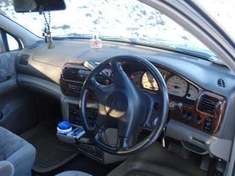 1999 Nissan R~nessa Images