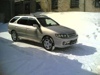 1999 Nissan R~nessa Pictures
