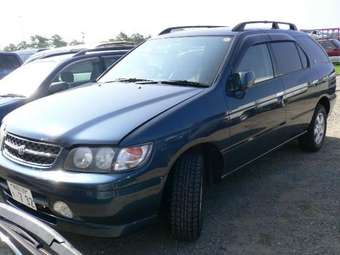 1999 Nissan R~nessa Pictures