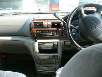1999 Nissan R~nessa Pictures