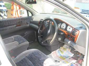 1999 Nissan R~nessa Photos