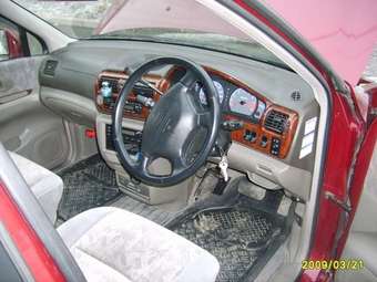 1999 Nissan R~nessa Images
