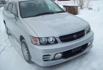 1999 Nissan R~nessa Photos