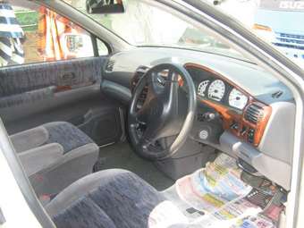 1999 Nissan R~nessa Pictures