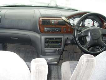 1999 Nissan R~nessa Pictures