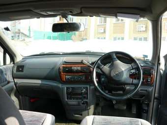 1999 Nissan R~nessa Pictures