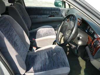 1999 Nissan R~nessa Pictures