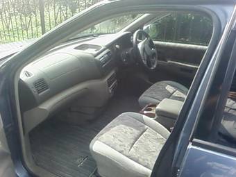 1999 Nissan R~nessa Pictures