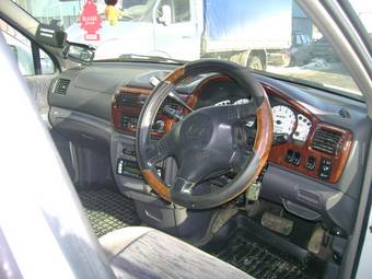 1999 Nissan R~nessa Pictures