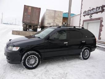 1999 Nissan R~nessa Pictures