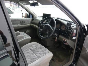 1999 Nissan R~nessa Photos