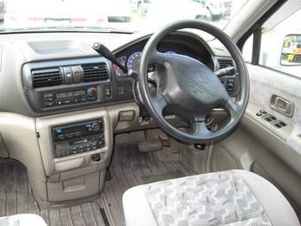 1999 Nissan R~nessa Photos
