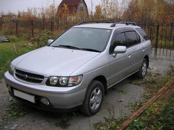 1999 Nissan R~nessa Pictures