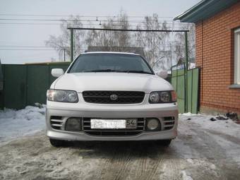 1999 Nissan R~nessa Pictures