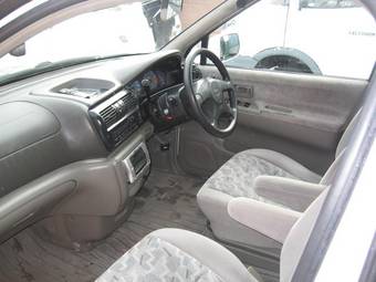 1999 Nissan R~nessa Pictures