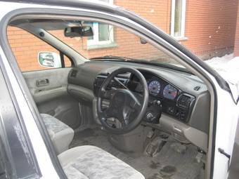 1999 Nissan R~nessa Photos