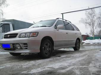 1999 Nissan R~nessa Pictures