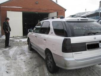 1999 Nissan R~nessa Photos