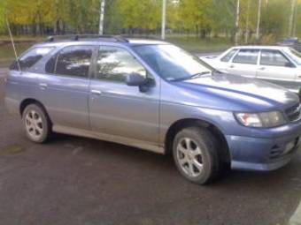 1999 Nissan R~nessa Photos