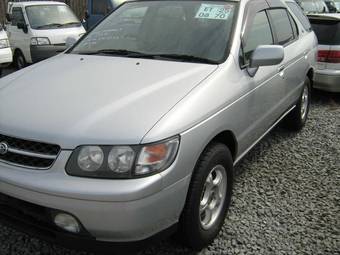 1999 Nissan R~nessa Pictures