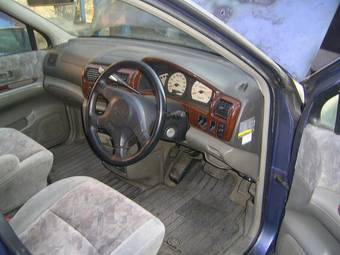 1999 Nissan R~nessa Photos
