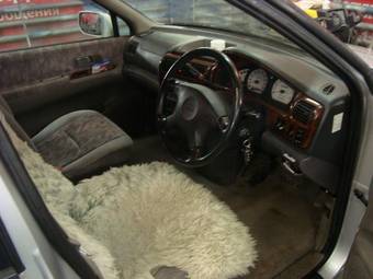 1999 Nissan R~nessa Pictures
