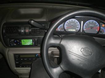 1999 Nissan R~nessa Photos