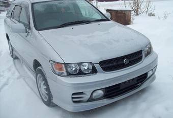 1999 Nissan R~nessa Pictures