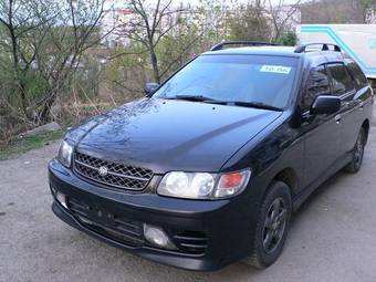 1999 Nissan R~nessa Pictures