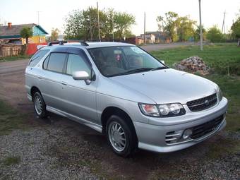 1999 Nissan R~nessa Pictures