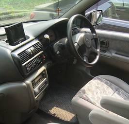 1999 Nissan R~nessa Photos