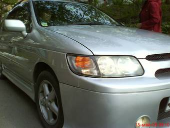 1999 Nissan R~nessa Photos