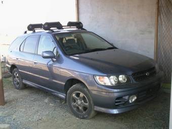 1999 Nissan R~nessa Pictures