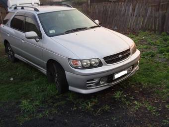 1999 Nissan R~nessa Pictures