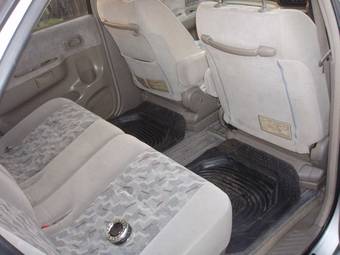 1999 Nissan R~nessa Pictures
