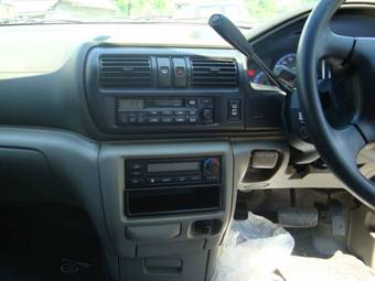 1999 Nissan R~nessa Pictures