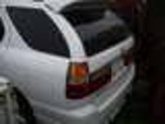 1999 Nissan R~nessa Pictures