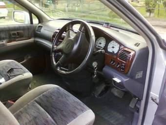 1999 Nissan R~nessa Photos