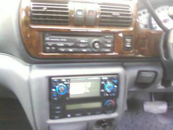 1999 Nissan R~nessa Pictures