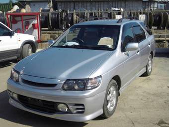 1999 Nissan R~nessa Pictures