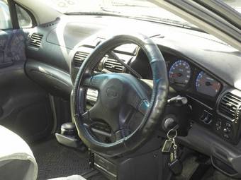 1999 Nissan R~nessa Photos