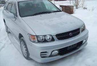 1999 Nissan R~nessa Pictures