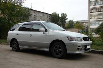 1999 Nissan R~nessa Pictures
