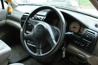 1999 Nissan R~nessa Photos